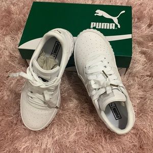 Womens puma sneakers gently used